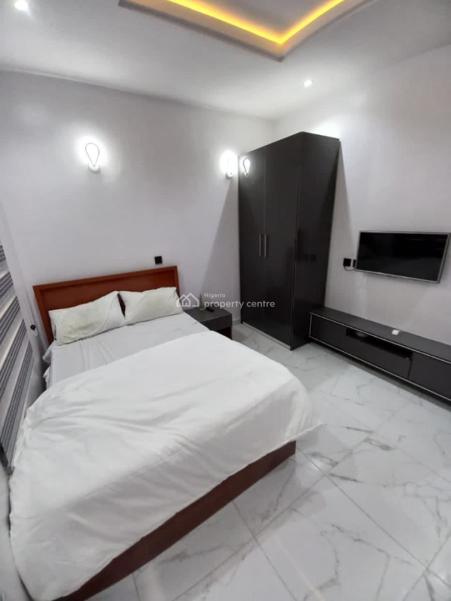 1 Bedroom Apartment . Please Emphasis on Getting a Really Cool Place., Lekki Phase 1, Lekki, Lagos, Flat / Apartment Short Let