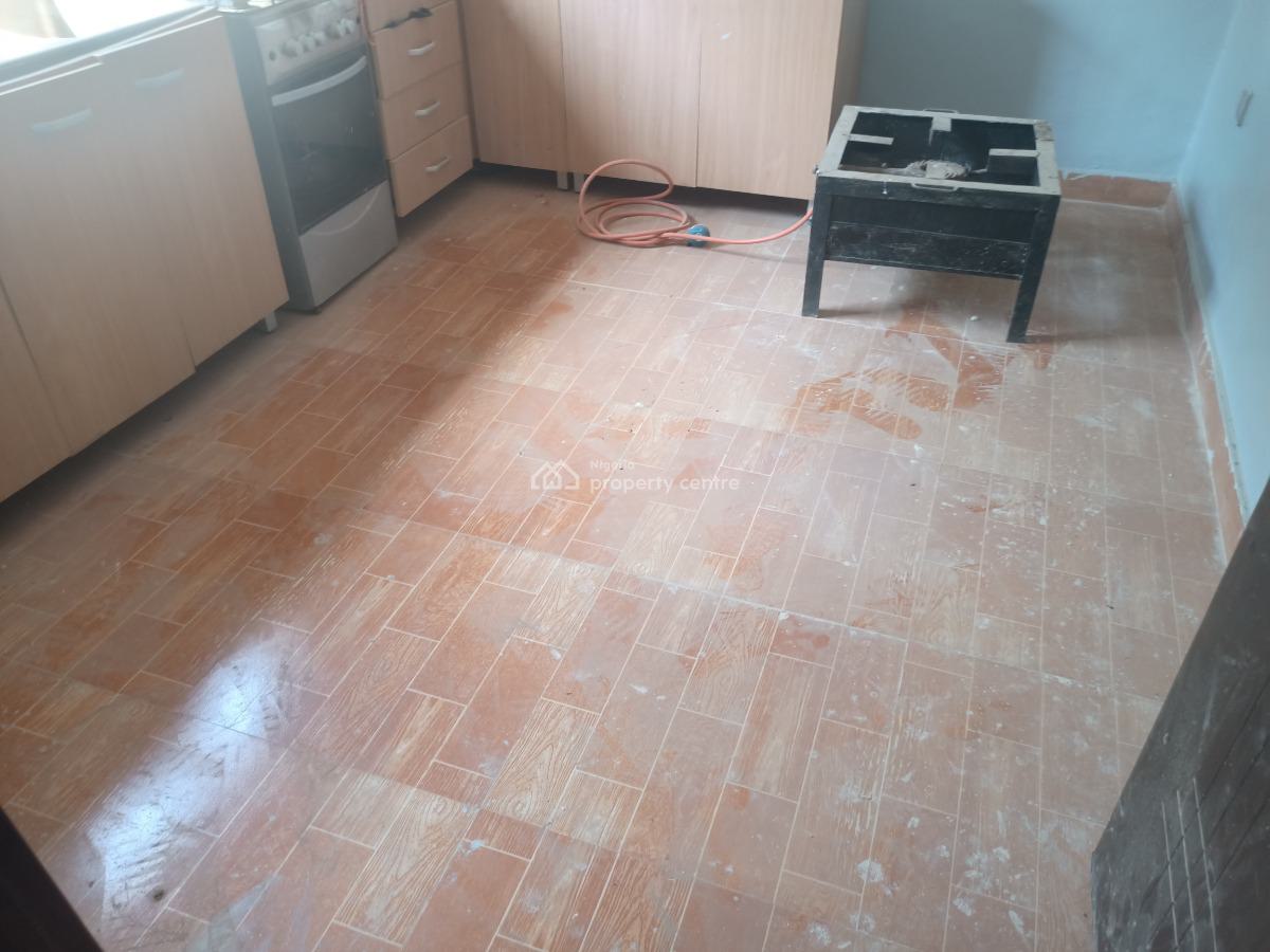 Well Maintained 2 Bedroom Flat Ensuite Plus Guest Toilet, By Elewuro Junction, Akobo, Ibadan, Oyo, Flat / Apartment for Rent