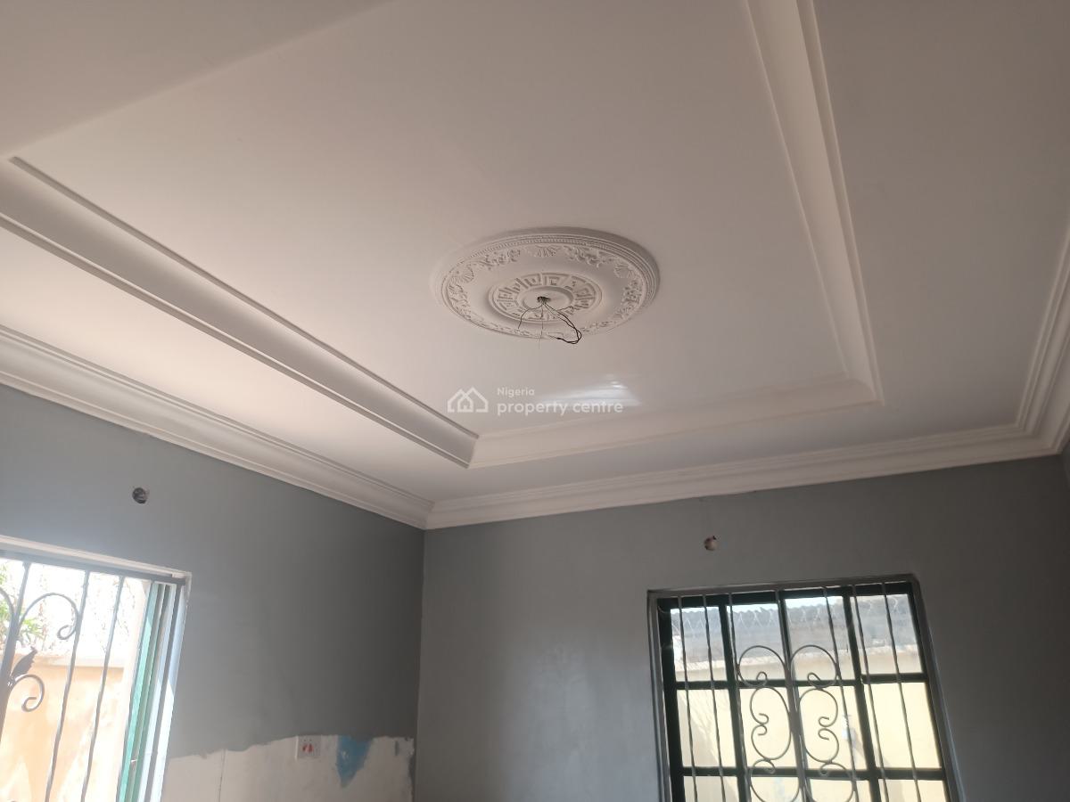 Well Maintained 2 Bedroom Flat Ensuite Plus Guest Toilet, By Elewuro Junction, Akobo, Ibadan, Oyo, Flat / Apartment for Rent