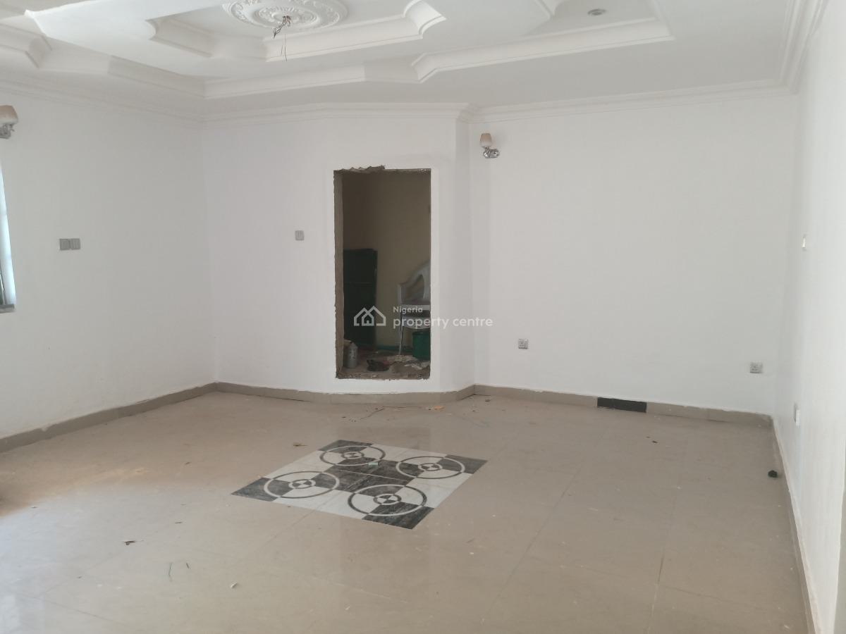 Well Maintained 2 Bedroom Flat Ensuite Plus Guest Toilet, By Elewuro Junction, Akobo, Ibadan, Oyo, Flat / Apartment for Rent