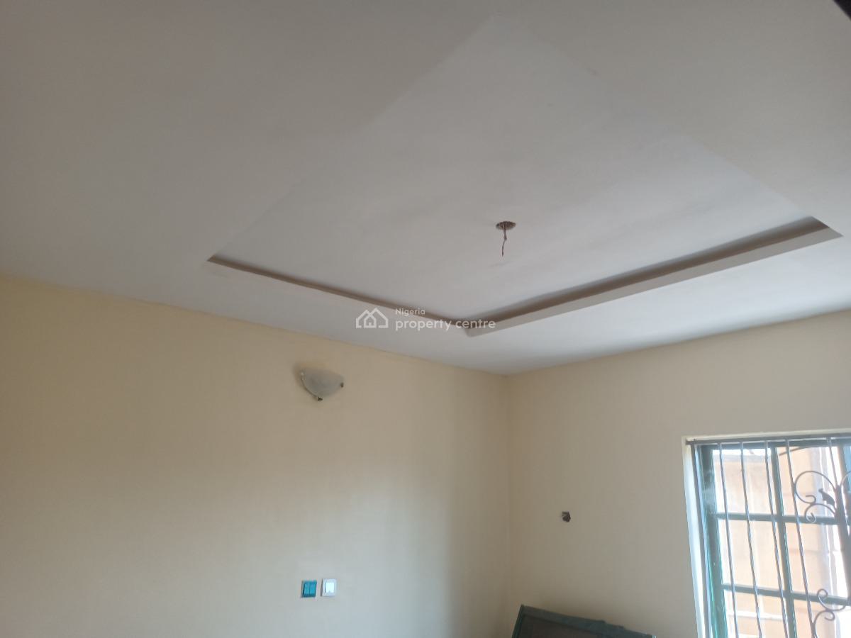 Well Maintained 2 Bedroom Flat Ensuite Plus Guest Toilet, By Elewuro Junction, Akobo, Ibadan, Oyo, Flat / Apartment for Rent
