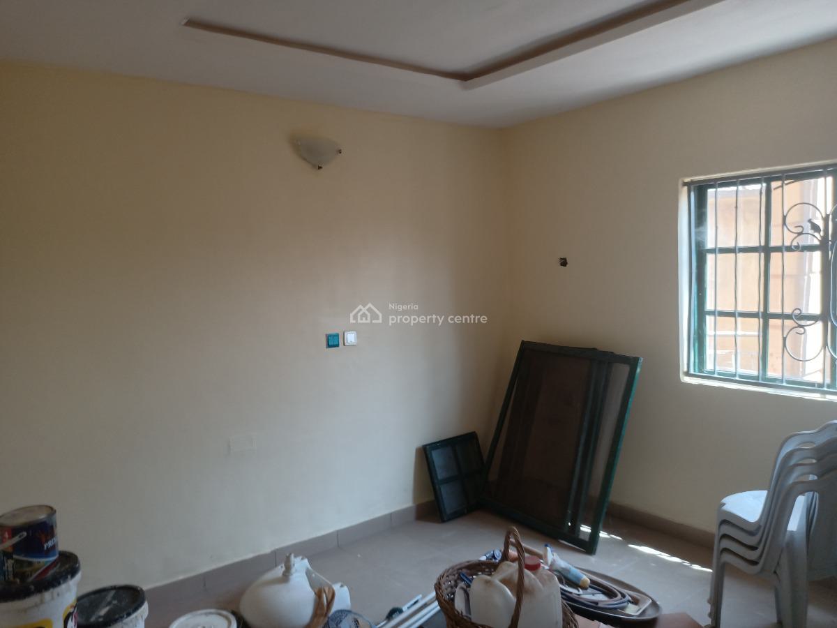 Well Maintained 2 Bedroom Flat Ensuite Plus Guest Toilet, By Elewuro Junction, Akobo, Ibadan, Oyo, Flat / Apartment for Rent