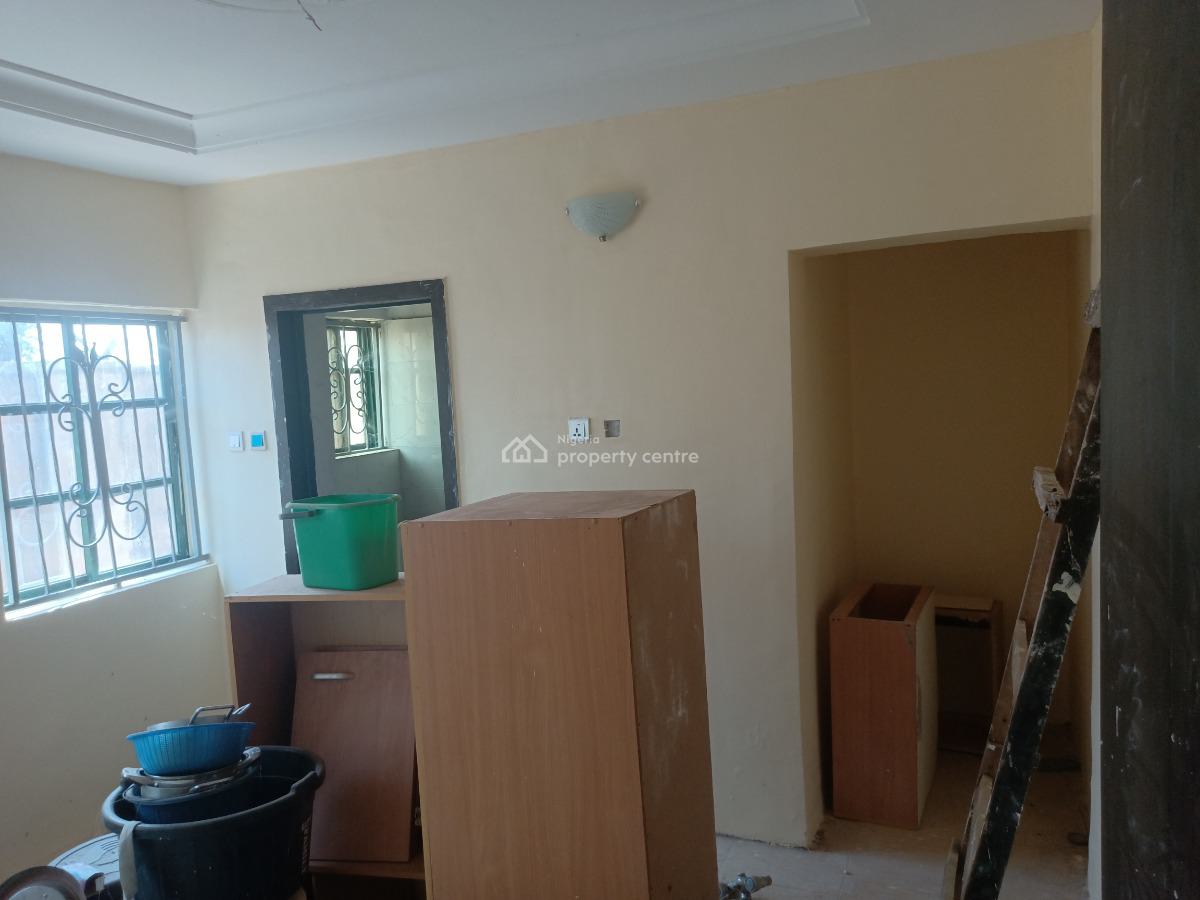 Well Maintained 2 Bedroom Flat Ensuite Plus Guest Toilet, By Elewuro Junction, Akobo, Ibadan, Oyo, Flat / Apartment for Rent