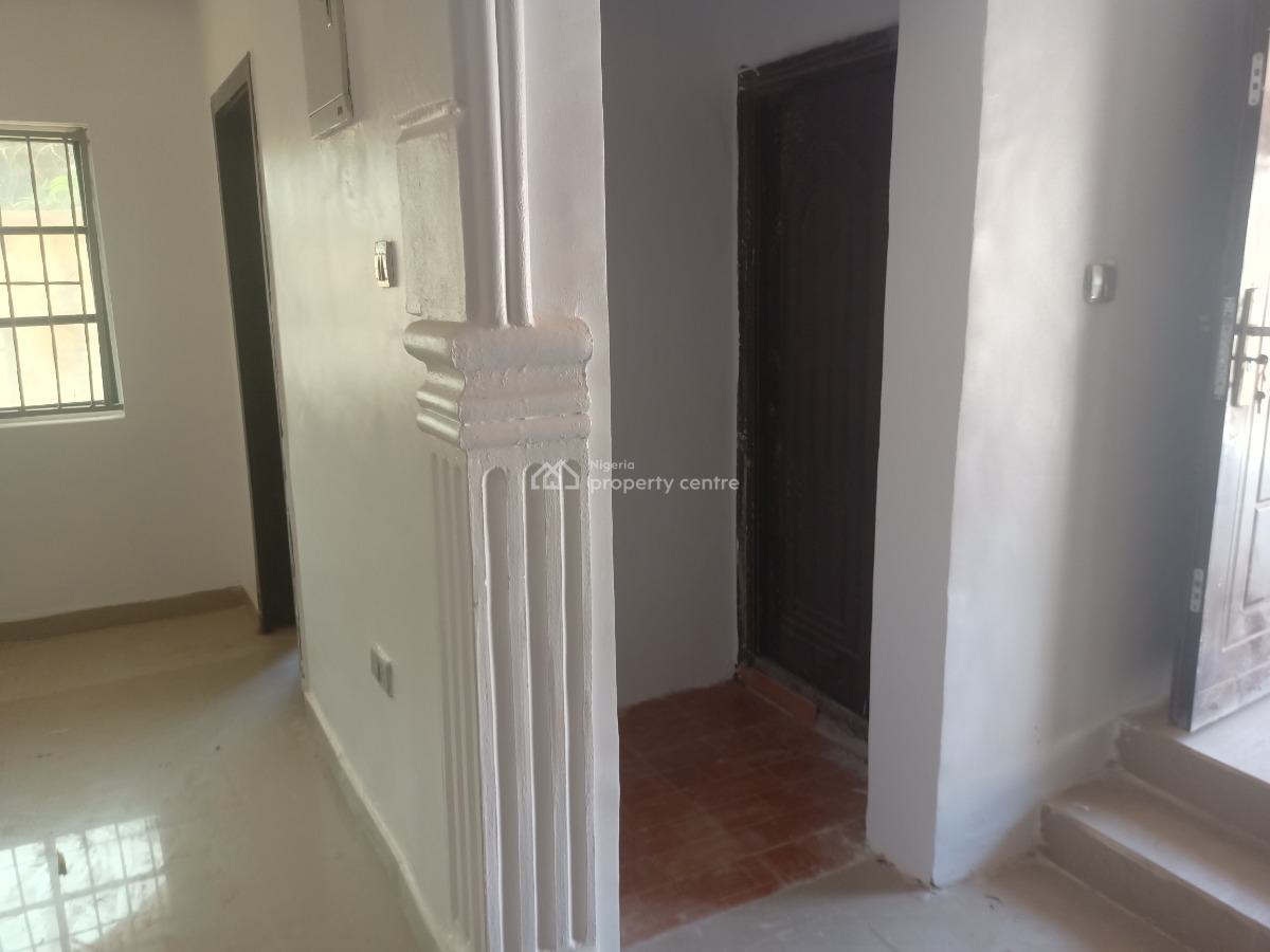 Well Maintained 2 Bedroom Flat Ensuite Plus Guest Toilet, By Elewuro Junction, Akobo, Ibadan, Oyo, Flat / Apartment for Rent