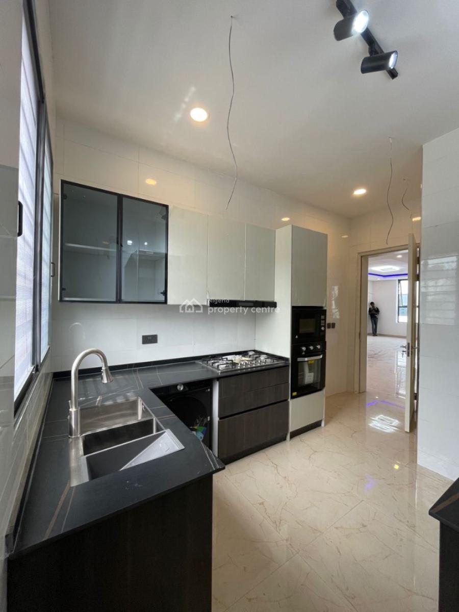 Aesthetically Pleasing 4 Bedroom Penthouse with Swimming Pool  Price:, Phase 1, Lekki Phase 1, Lekki, Lagos, Block of Flats for Sale