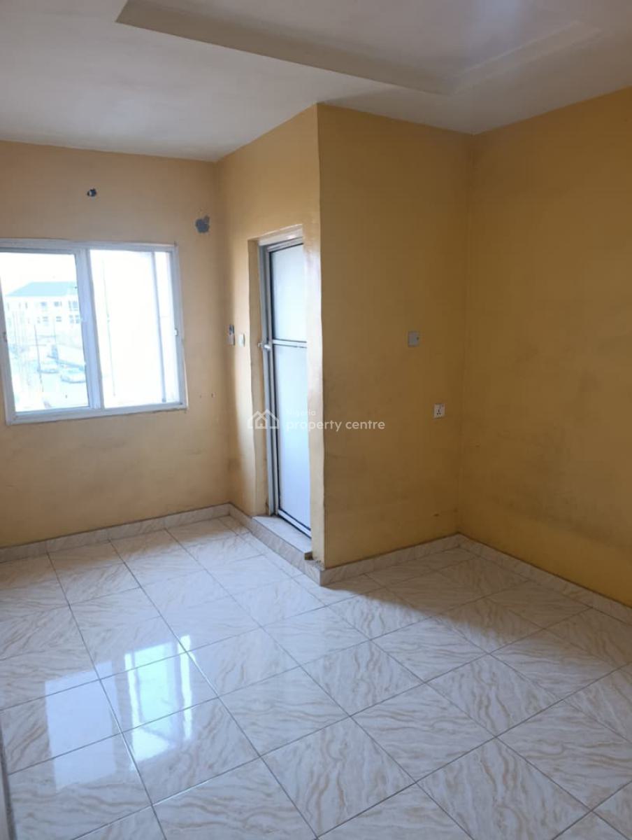 Update  an Executive, Very Decent, Standard and Nice Mini-flat, Iwaya Onike, Yaba, Lagos, Flat / Apartment for Rent