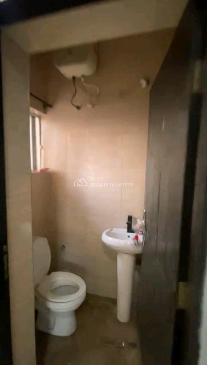 Newly Built 2bedroom Apartment, 12,peluola Street, Oworonshoki, Shomolu, Lagos, Flat / Apartment for Rent