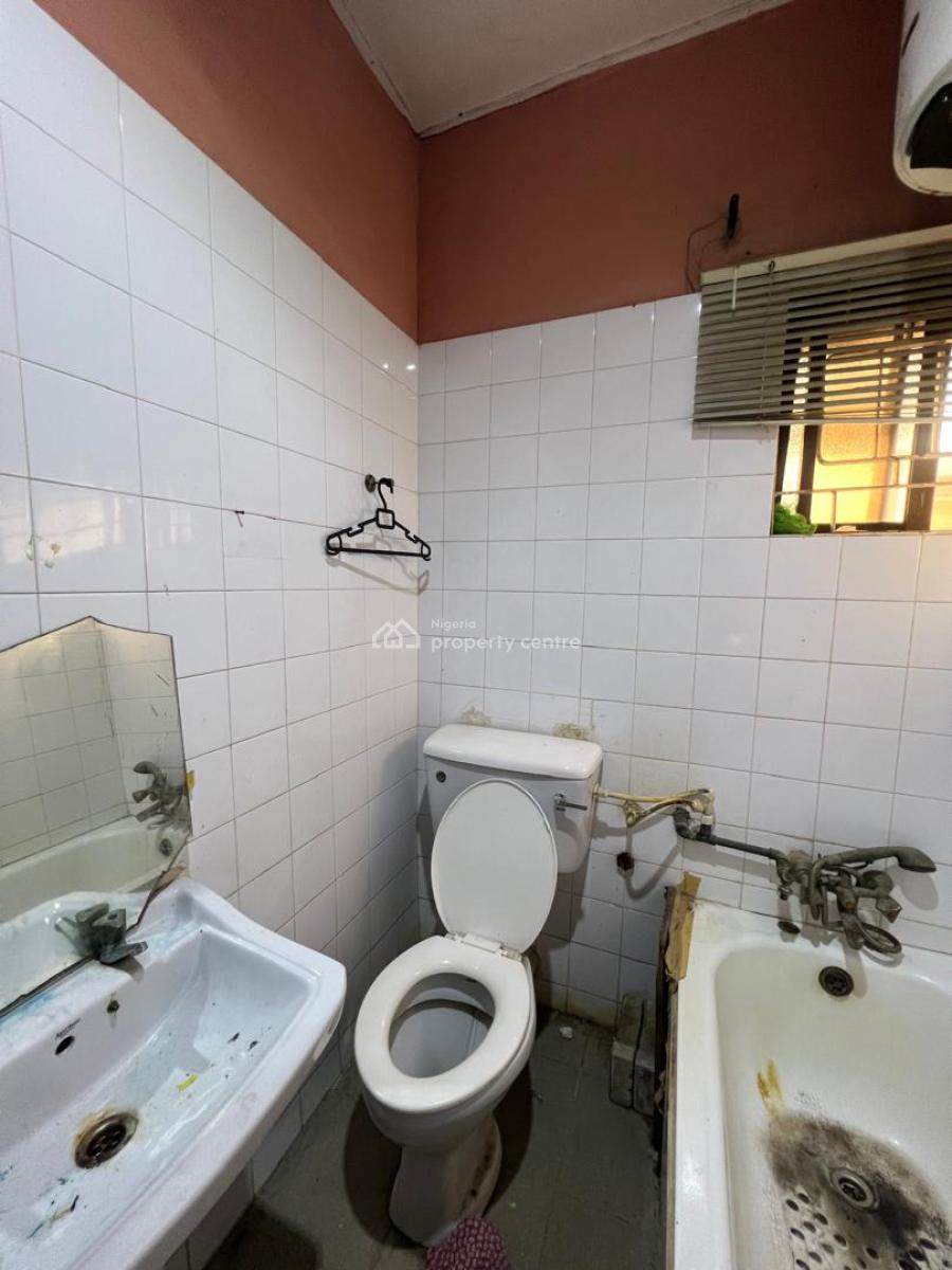 Spacious 2 Bedrooms Flat, Agungi, Lekki, Lagos, Flat / Apartment for Rent