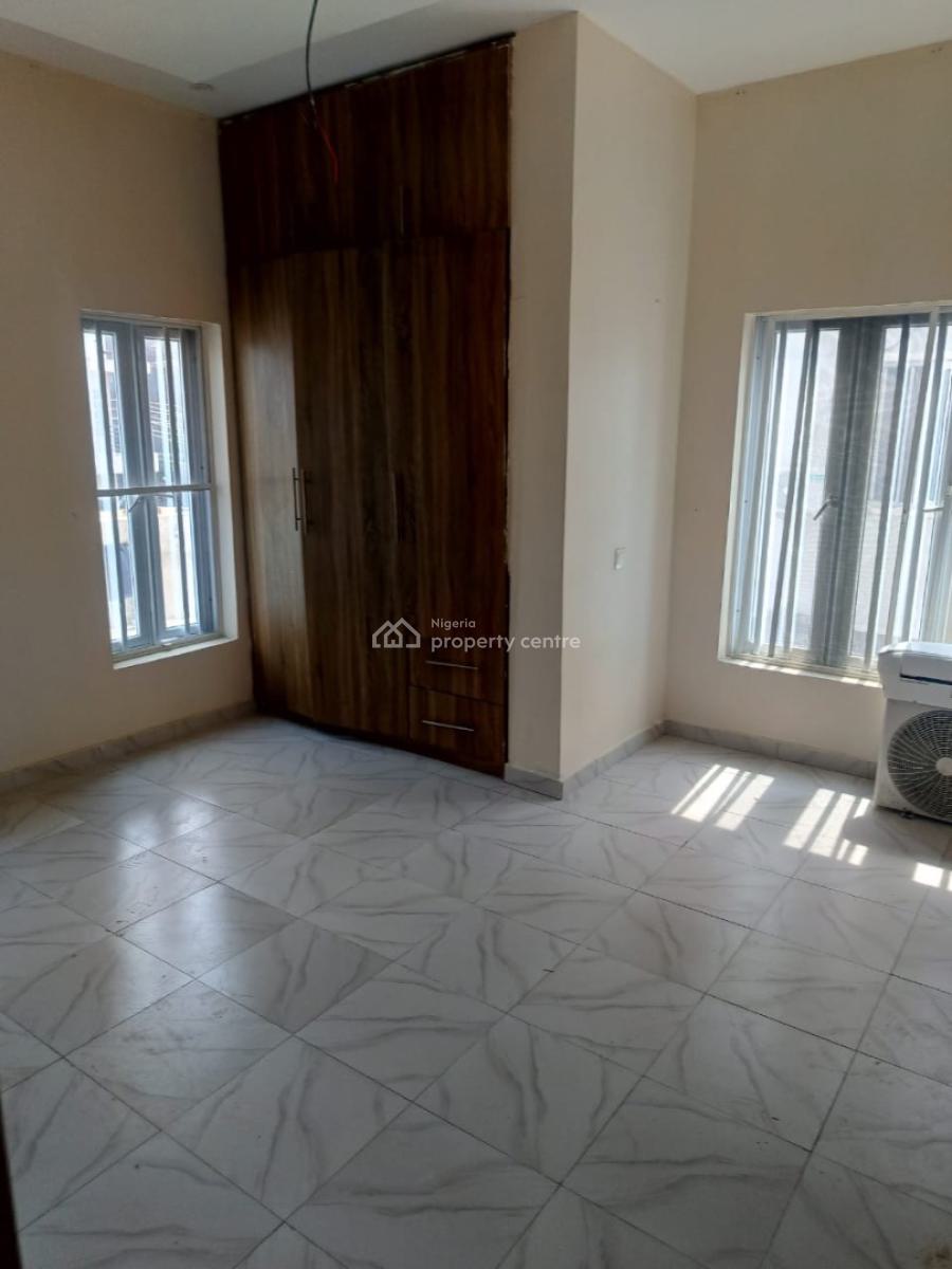 Well Maintained 3 Bedroom Flat, Salem, Ikate, Lekki, Lagos, Flat / Apartment for Rent