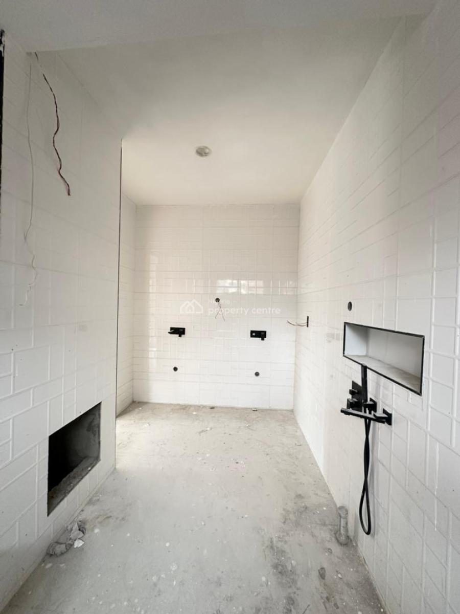 Spacious Luxury 3 Bedroom Penthouse in a Serene and Secured Location, Lekki Phase 1, Lekki, Lagos, Flat / Apartment for Sale