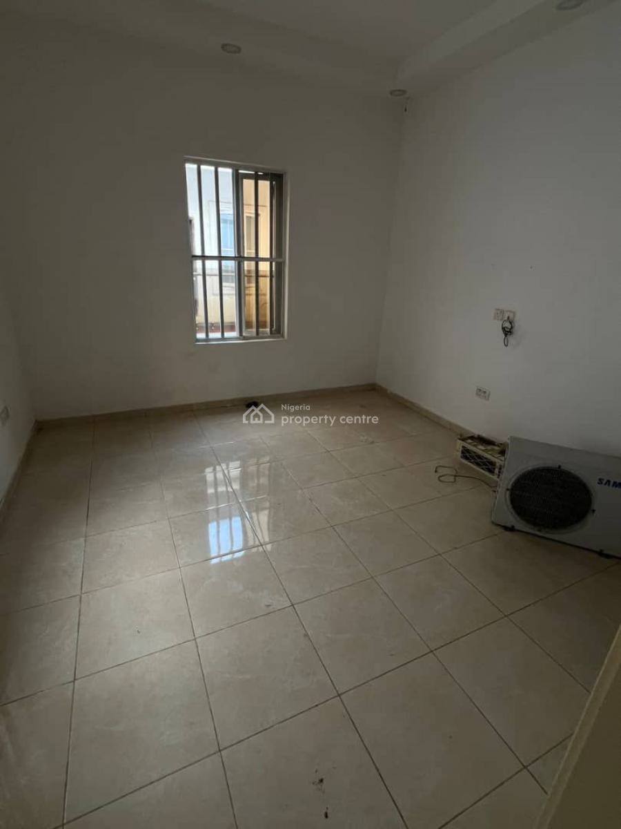 a Big Room Downstairs, Orchid Road, Lekki, Lagos, Self Contain (single Rooms) for Rent