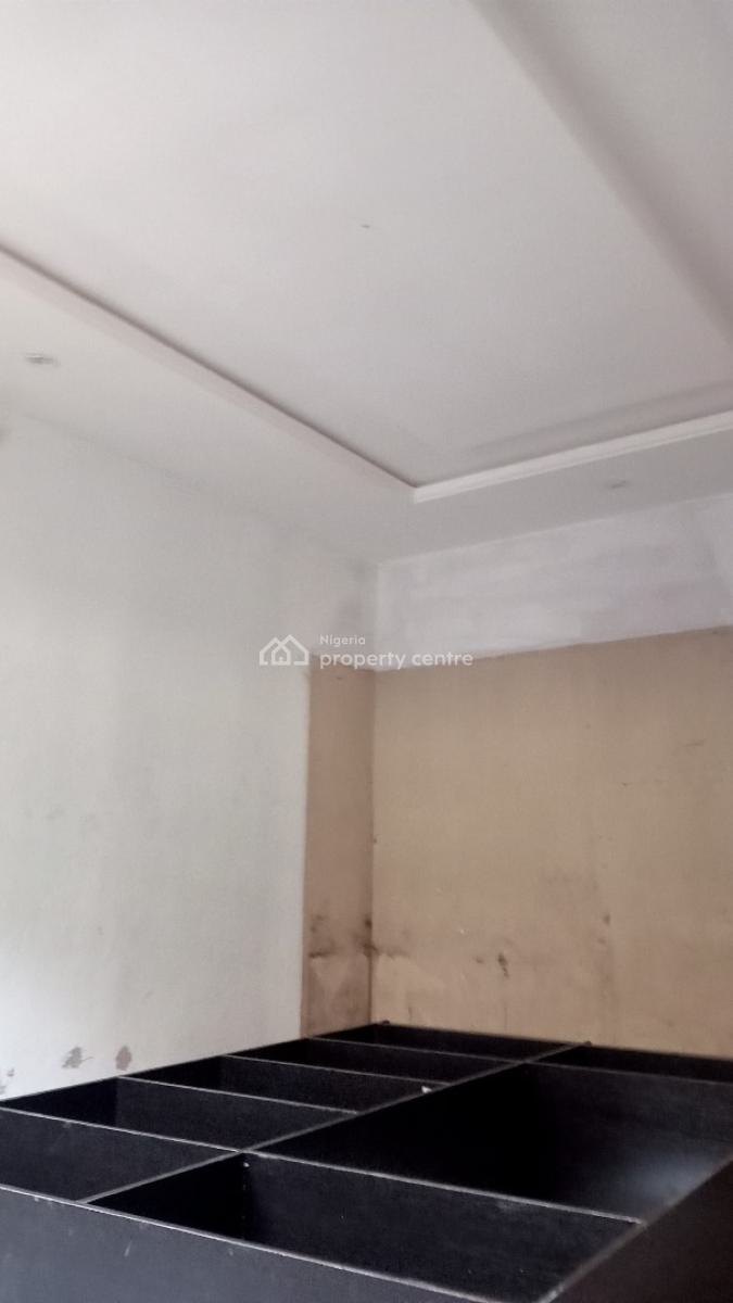 Well Renovated Luxury 3 Bedrooms Flat, Very Close to The Highway, Bogije, Ibeju Lekki, Lagos, Flat / Apartment for Rent