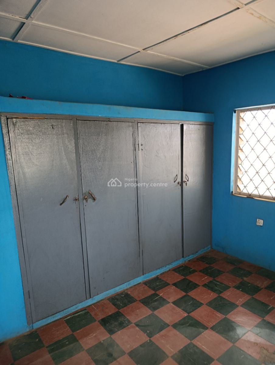 3 Bedroom Flat in a 4 Flat with 2 Toilets Fenced with Gate, Ede Street, Molade, Ibadan, Alakia, Ibadan, Oyo, Semi-detached Bungalow for Rent