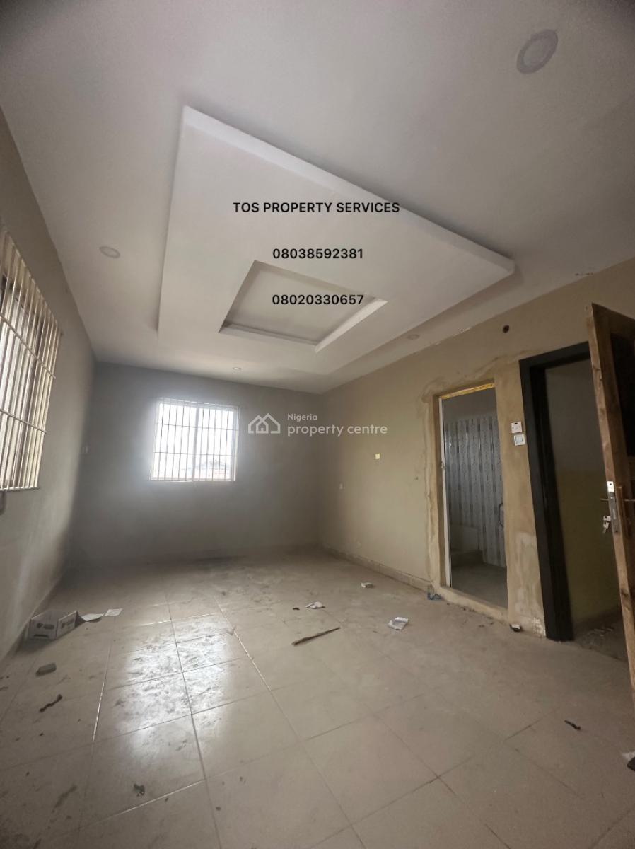 Quite Spacious 3 Bedroom Apartment (up), Sabo-alagomeji, Alagomeji, Yaba, Lagos, Flat / Apartment for Rent