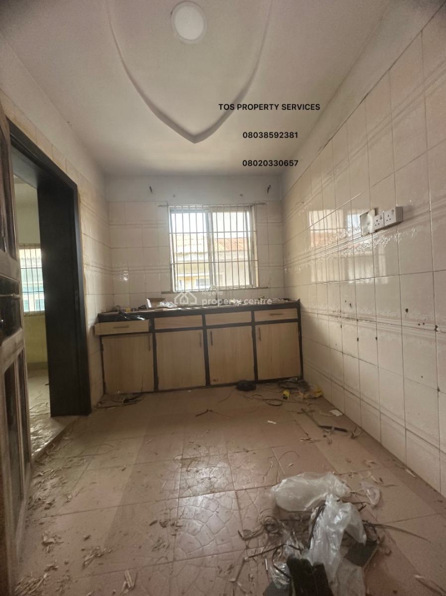 Quite Spacious 3 Bedroom Apartment (up), Sabo-alagomeji, Alagomeji, Yaba, Lagos, Flat / Apartment for Rent
