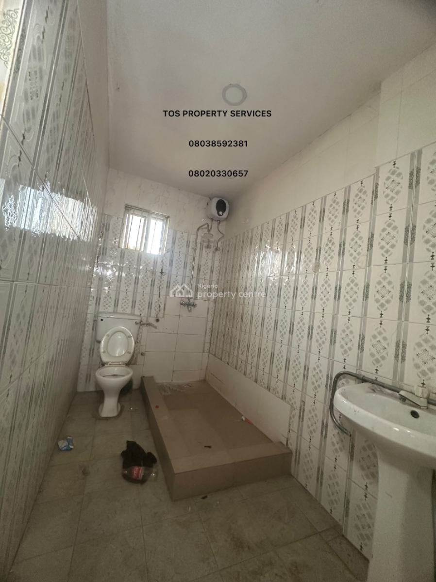 Quite Spacious 3 Bedroom Apartment (up), Sabo-alagomeji, Alagomeji, Yaba, Lagos, Flat / Apartment for Rent