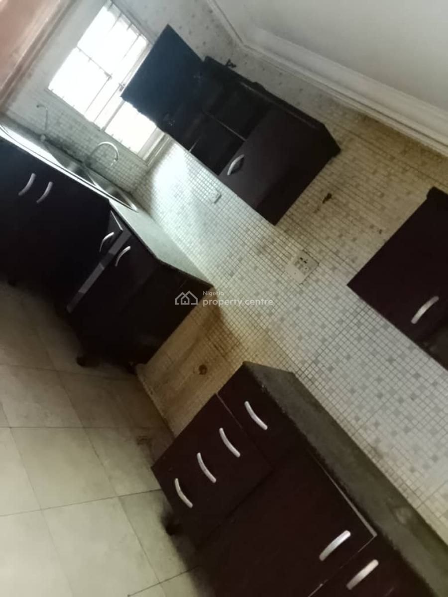 Spacious 3 Bedroom Flat, Gra Phase 1, Magodo, Lagos, Flat / Apartment for Rent