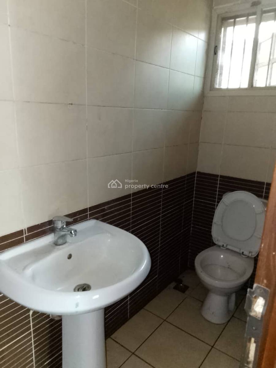 Spacious 3 Bedroom Flat, Gra Phase 1, Magodo, Lagos, Flat / Apartment for Rent