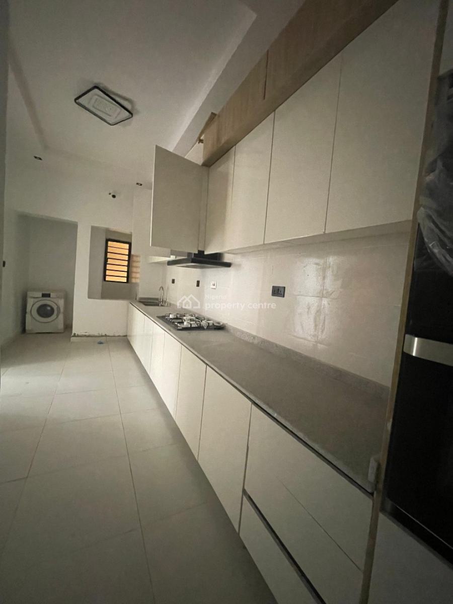 Spacious 2 Bedroom Apartment in a Secure Location, Ologolo, Lekki, Lagos, Flat / Apartment for Sale