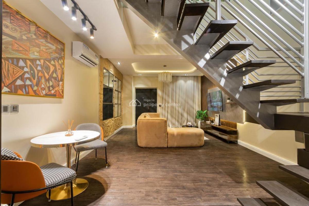 2 Bedroom  Serene and Secured Environment  Smart Tvs with Netflix, Lekki Phase 1, Lekki, Lagos, Flat / Apartment Short Let