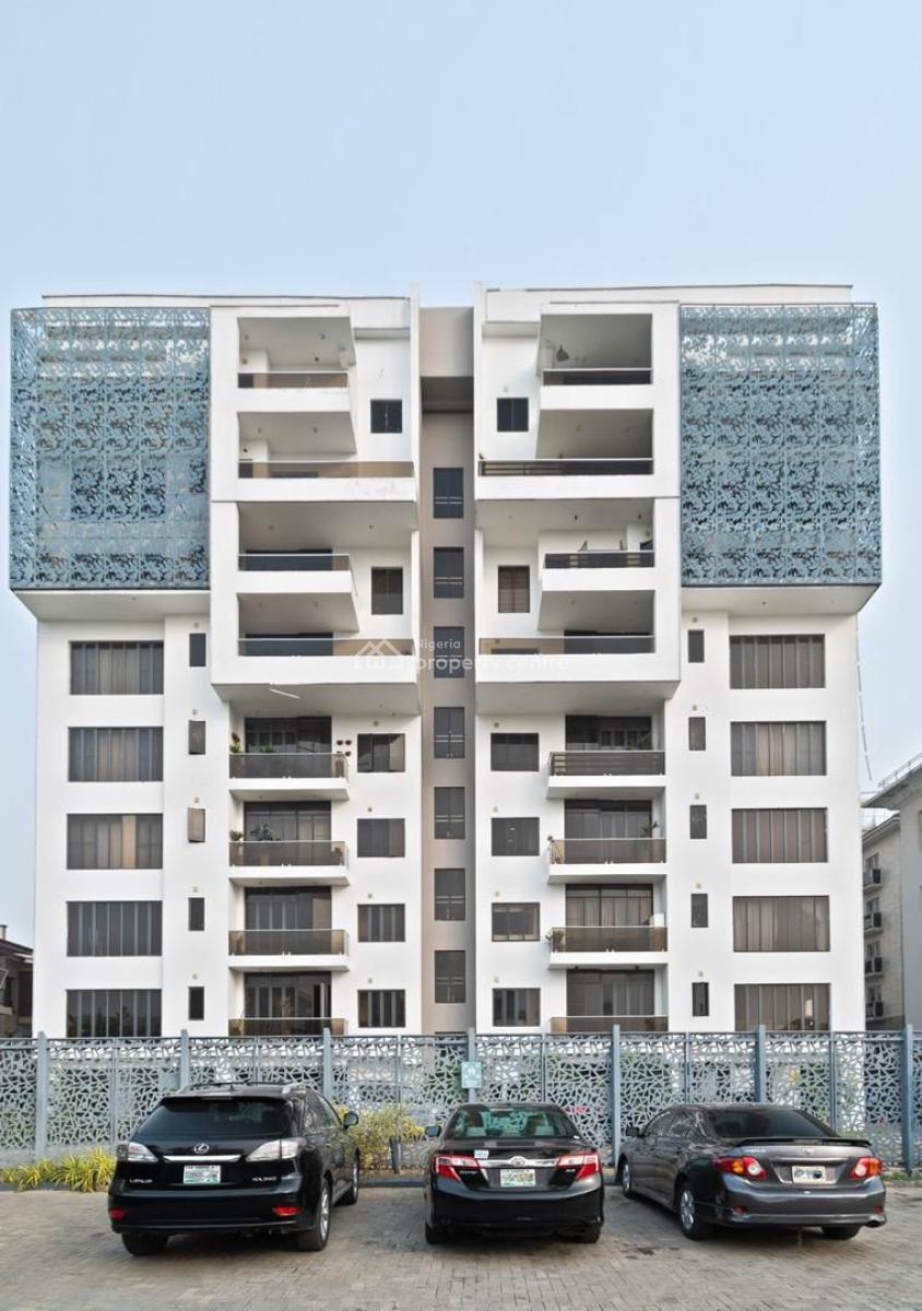 2 Bedroom  Serene and Secured Environment  Smart Tvs with Netflix, Lekki Phase 1, Lekki, Lagos, Flat / Apartment Short Let