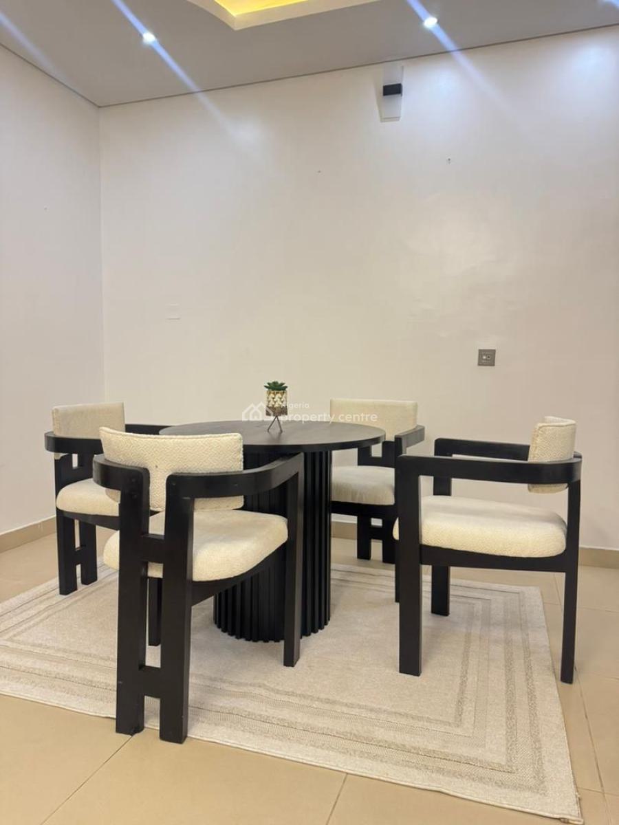 2 Bedroom  Serene and Secured Environment  Smart Tvs with Netflix, Lekki Phase 1, Lekki, Lagos, Flat / Apartment Short Let