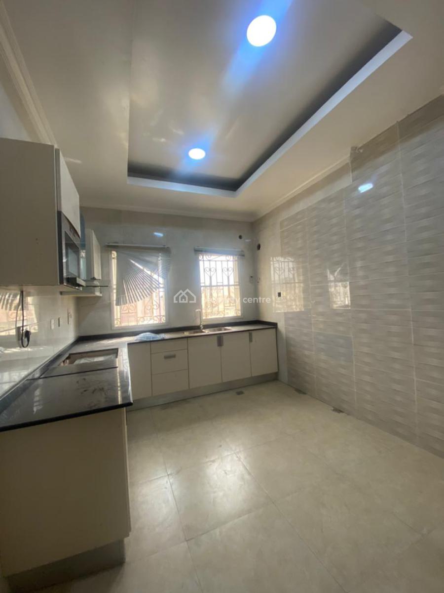 Well Maintained 3  Bedroom, Close Admiralty Way, Lekki, Lagos, Flat / Apartment for Rent