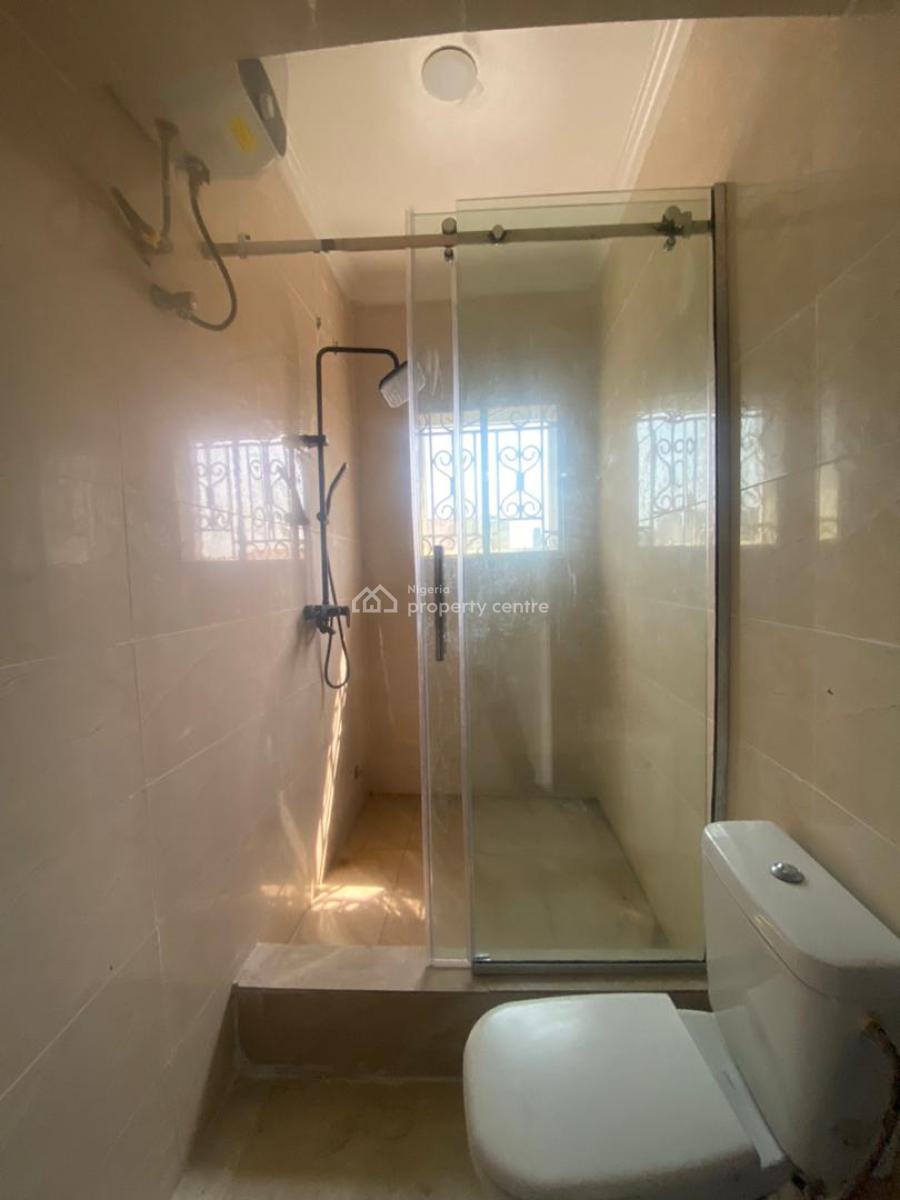 Well Maintained 3  Bedroom, Close Admiralty Way, Lekki, Lagos, Flat / Apartment for Rent