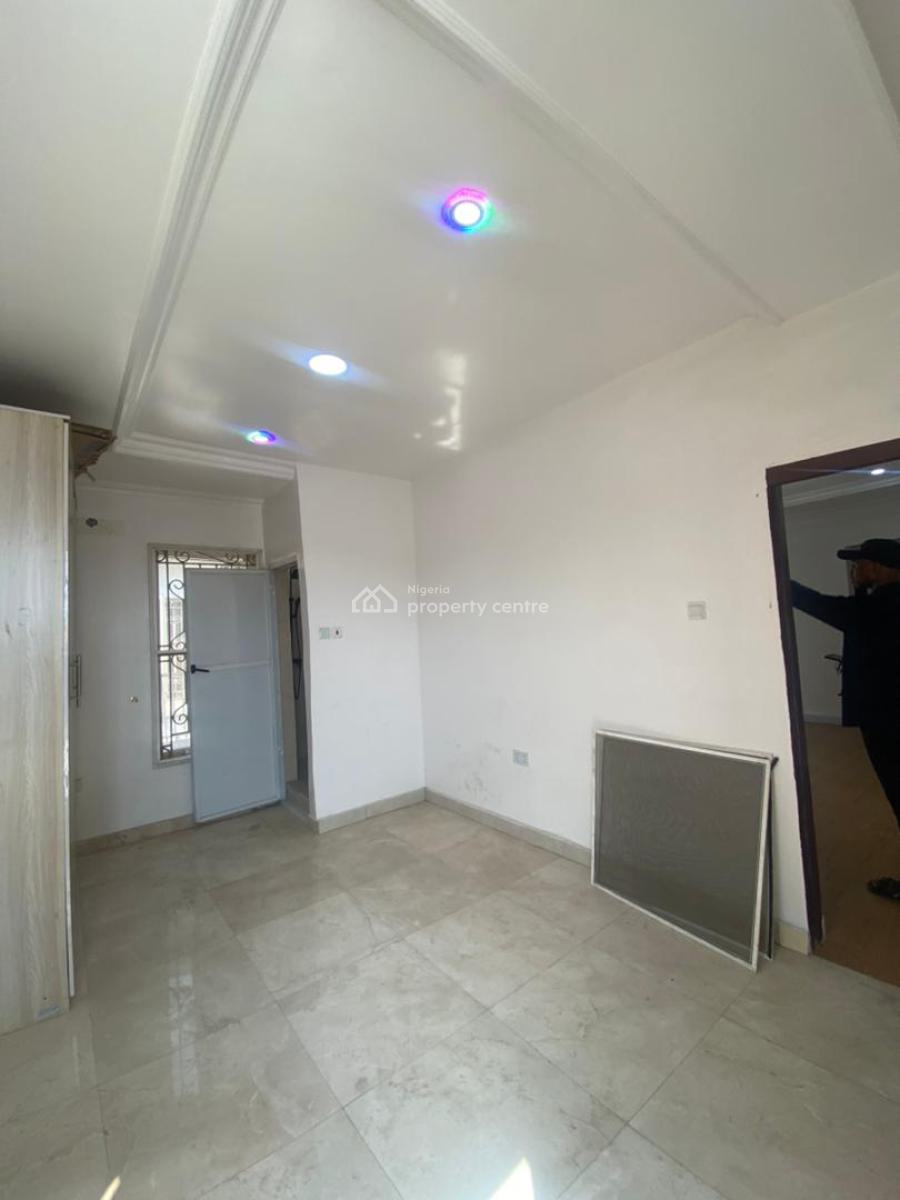 Well Maintained 3  Bedroom, Close Admiralty Way, Lekki, Lagos, Flat / Apartment for Rent