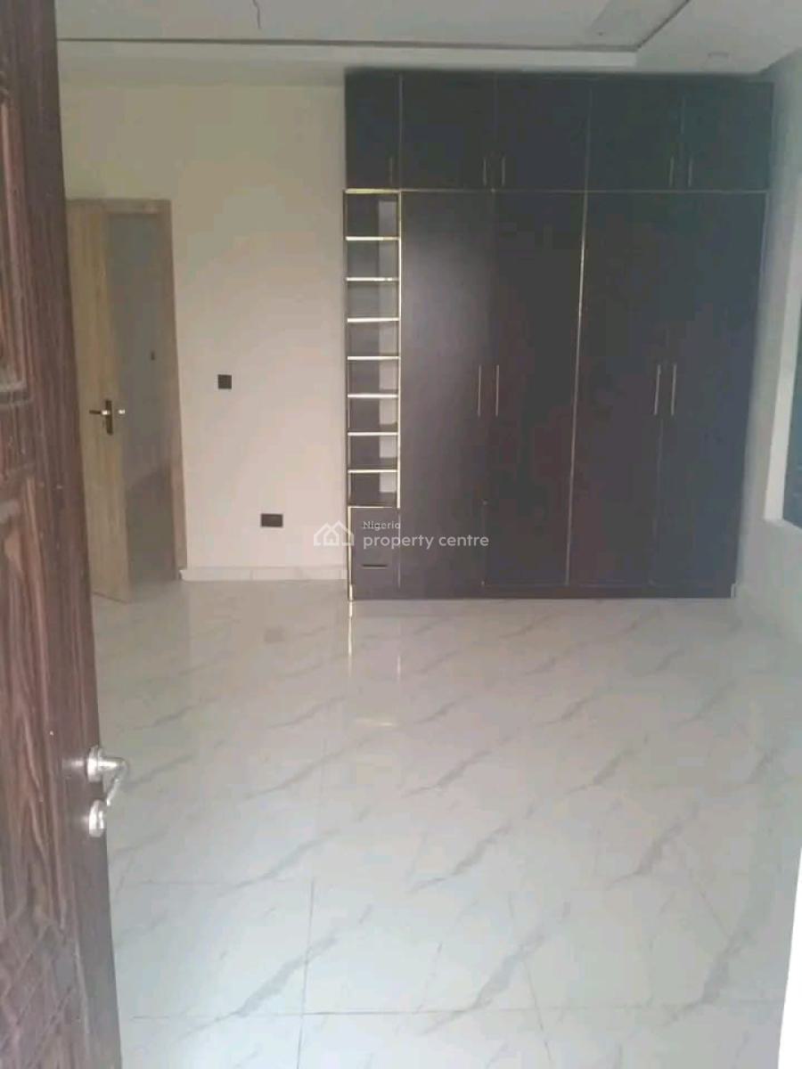 2 Bedrooms Upstairs and Downstairs Available at Ologolo, Ologolo, Lekki, Lagos, Flat / Apartment for Rent