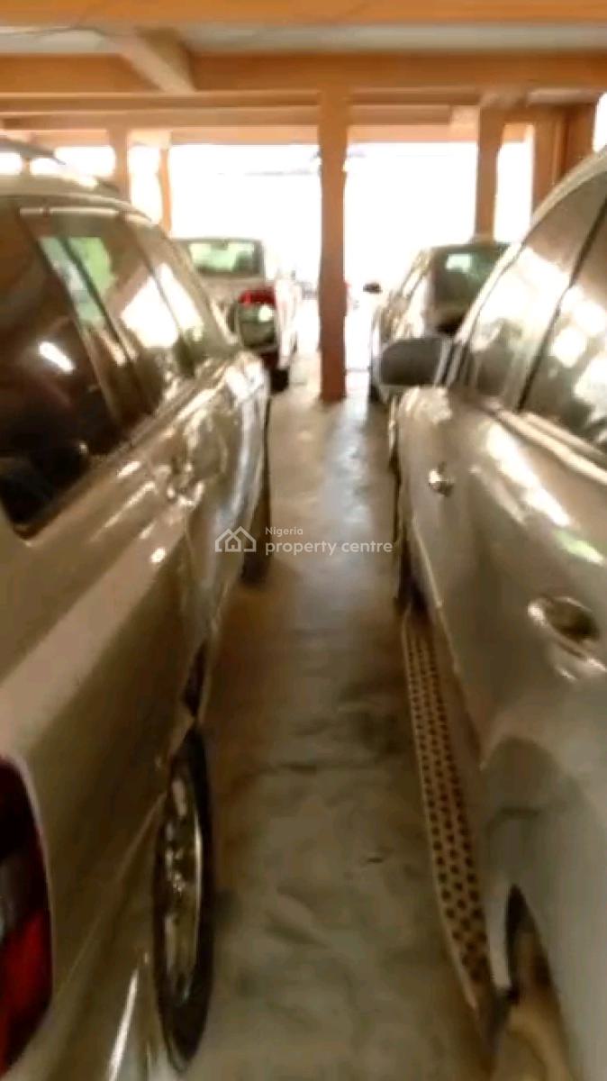 Standard Two Bedroom Flat, Adekunle, Yaba, Lagos, Flat / Apartment for Rent