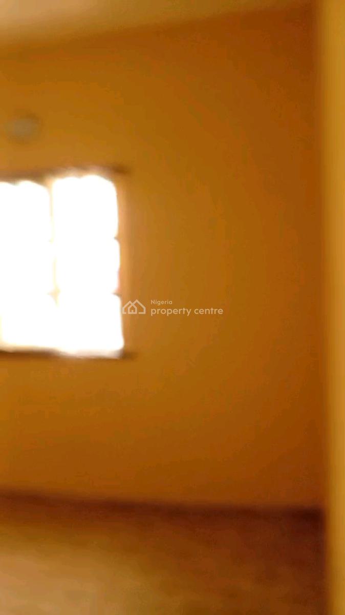 Standard Two Bedroom Flat, Adekunle, Yaba, Lagos, Flat / Apartment for Rent