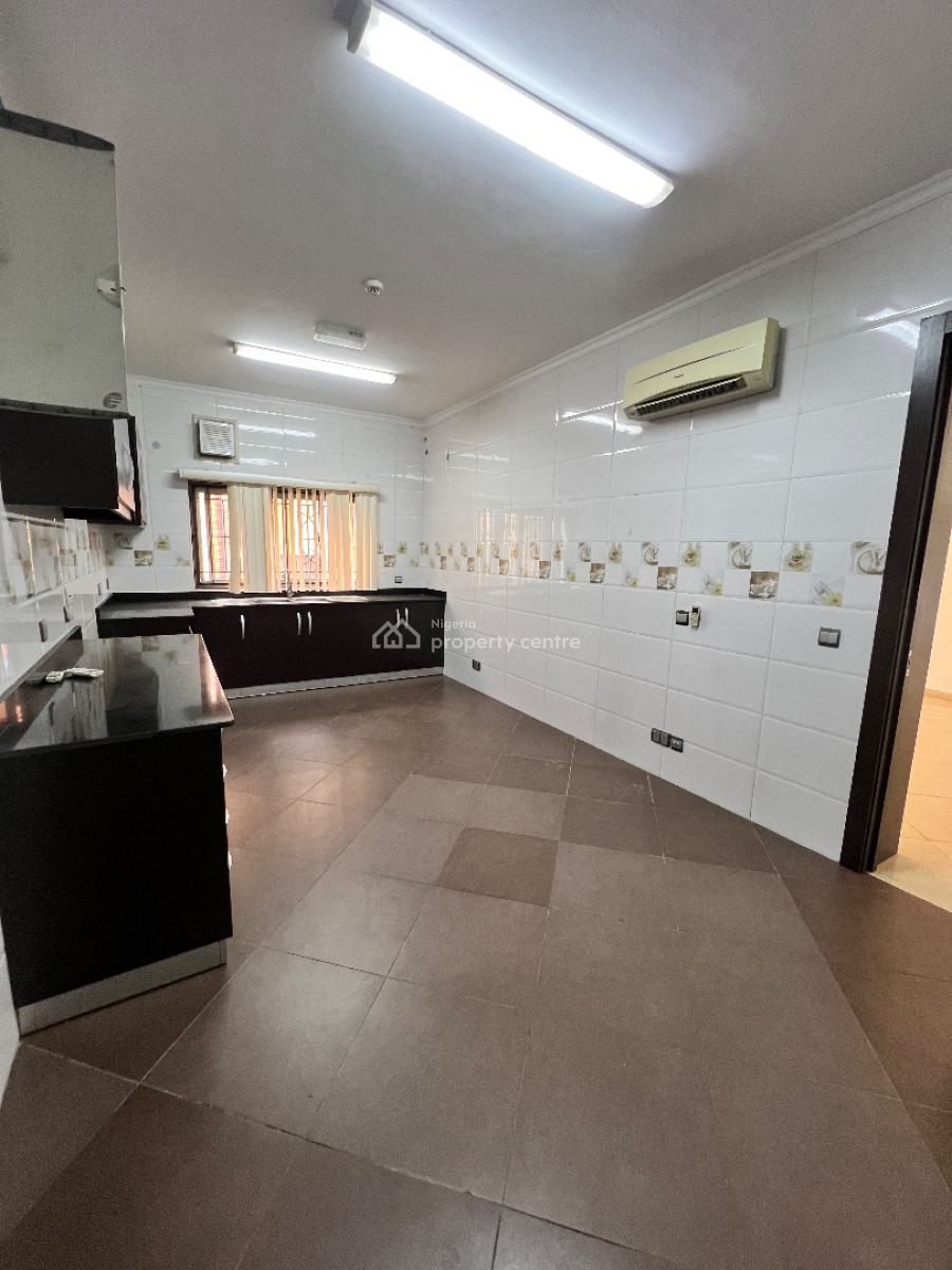 Lovely 3 Bedroom Apartment with Maids Room + Spool & Gym, Old Ikoyi, Ikoyi, Lagos, Flat / Apartment for Rent