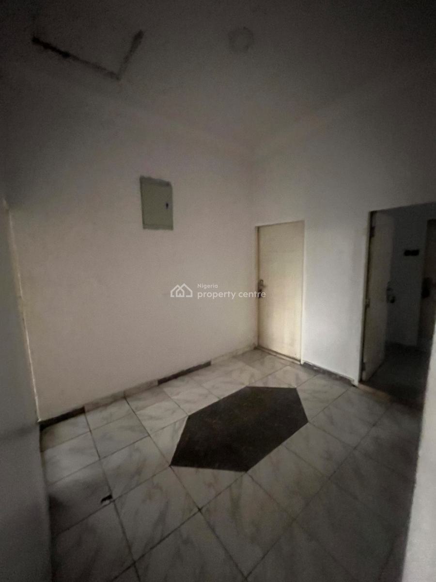 Lovely Nice 3bedroom Flat Upstairs, Mobil Road Ilaje, Ajah, Lagos, Flat / Apartment for Rent