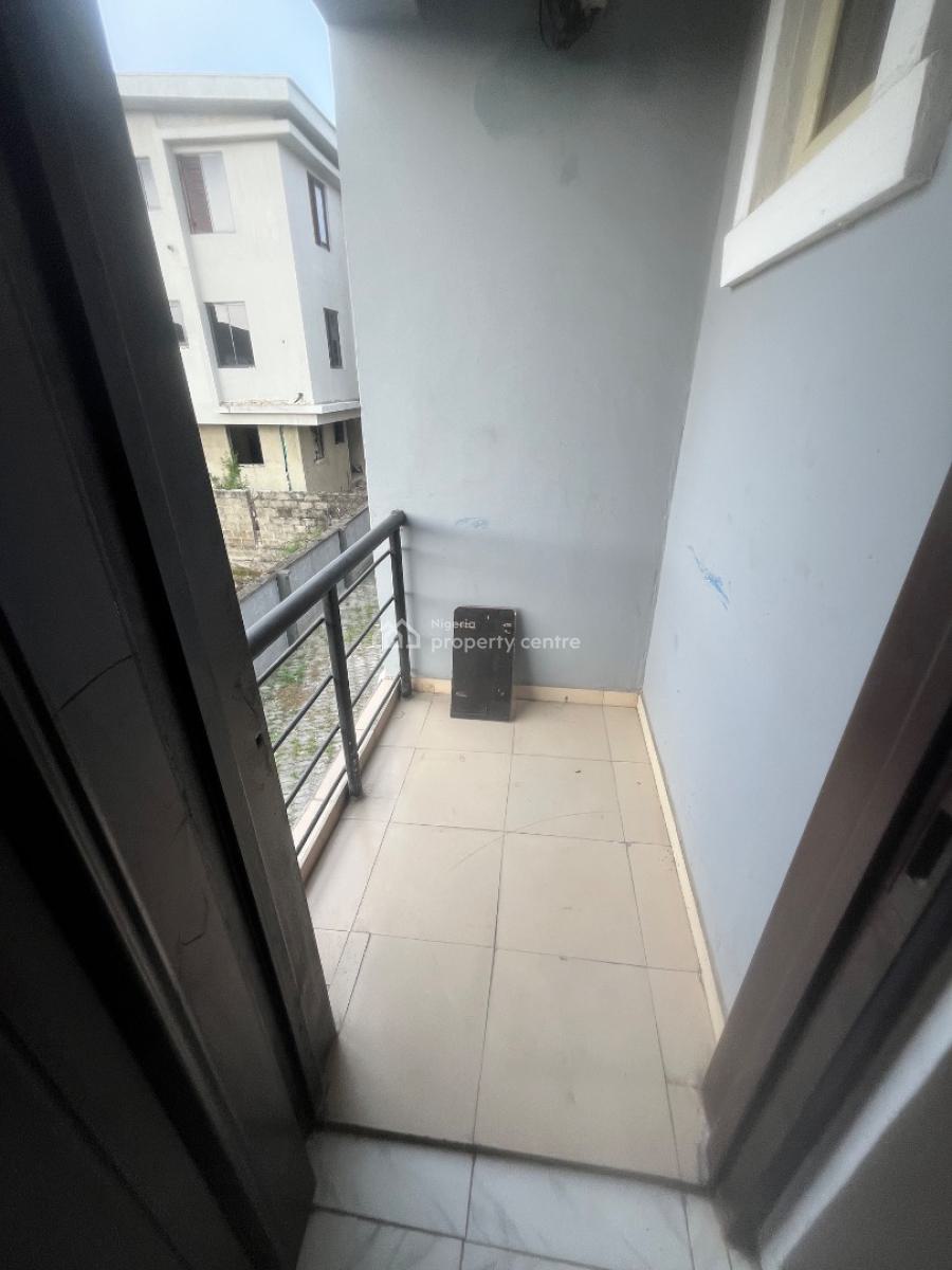 Lovely Nice 3bedroom Flat Upstairs, Mobil Road Ilaje, Ajah, Lagos, Flat / Apartment for Rent