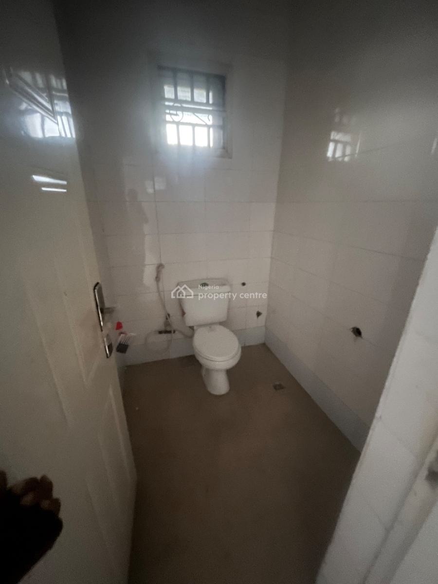 Lovely Nice 3bedroom Flat Upstairs, Mobil Road Ilaje, Ajah, Lagos, Flat / Apartment for Rent