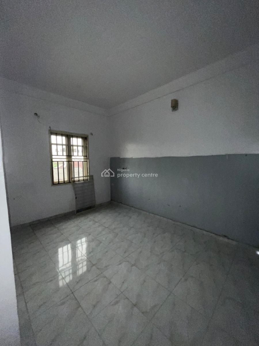 Lovely Nice 3bedroom Flat Upstairs, Mobil Road Ilaje, Ajah, Lagos, Flat / Apartment for Rent