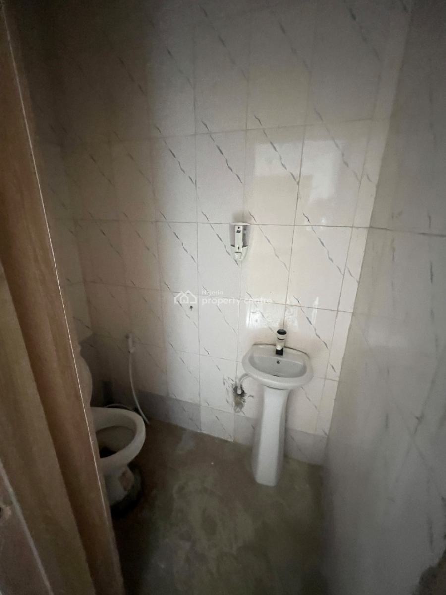 Clean and Beautiful 3bedroom Flat Downstairs, Mobil Road Ilaje, Ajah, Lagos, House for Rent