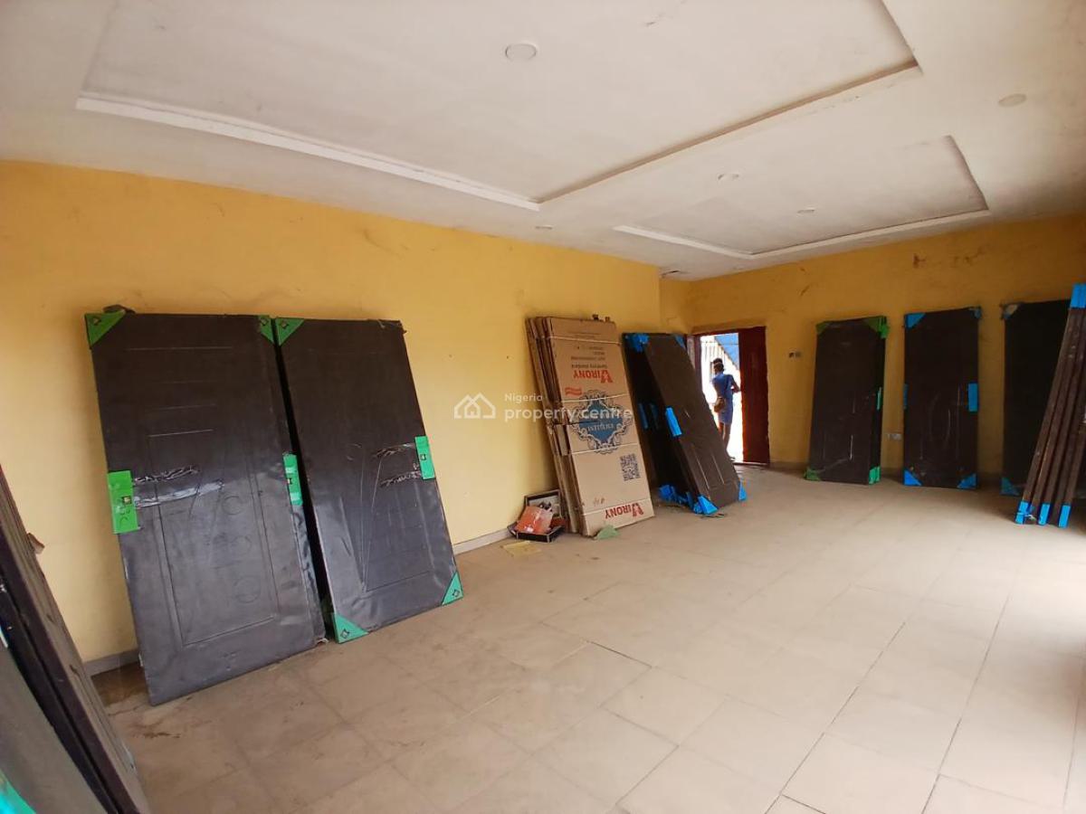 Commercial Property, Along Adetokun Road, Ologuneru, Ibadan, Ibadan, Oyo, Plaza / Complex / Mall for Sale