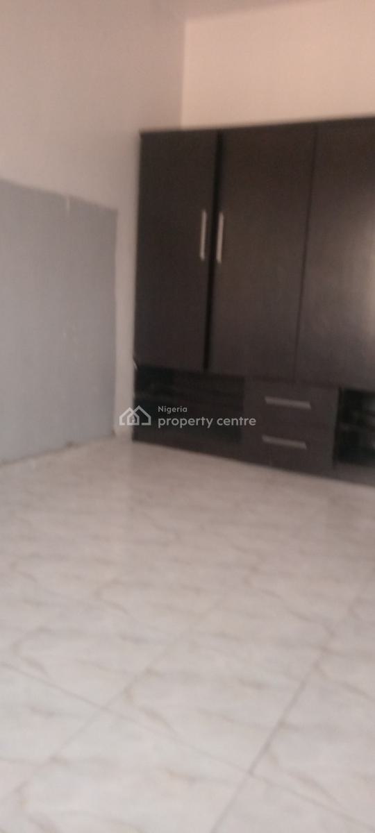 3 Bedroom Flat, Mobil Road, Ilaje, Ajah, Lagos, Flat / Apartment for Rent