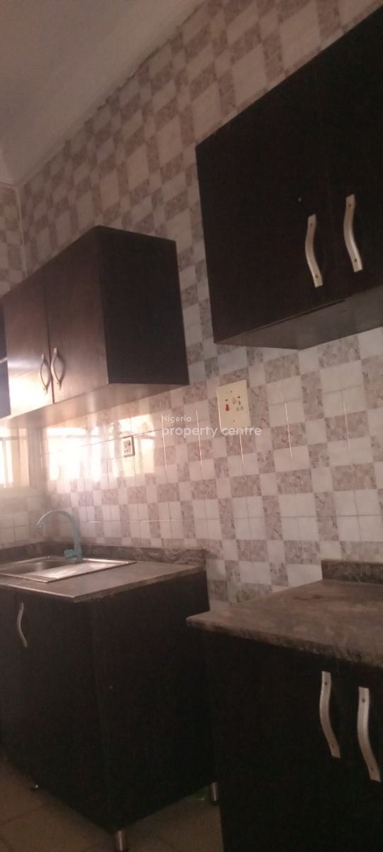 3 Bedroom Flat, Mobil Road, Ilaje, Ajah, Lagos, Flat / Apartment for Rent
