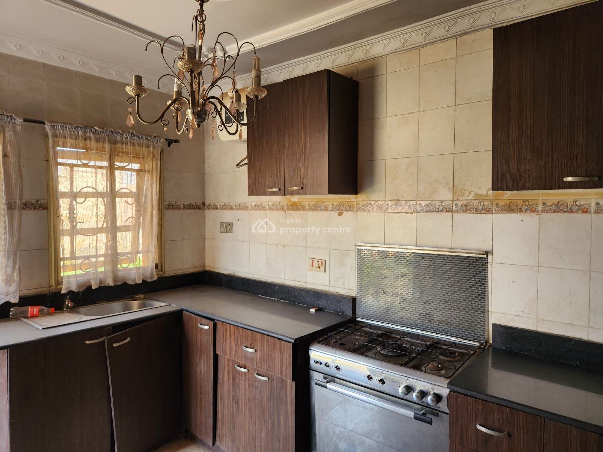 Strategic 3 Bedroom Bungalow with a Bq Near The Road, Olusoji Avenue Near Akala Express, Oluyole Extension Ibadan, Ibadan, Oyo, Detached Bungalow for Sale