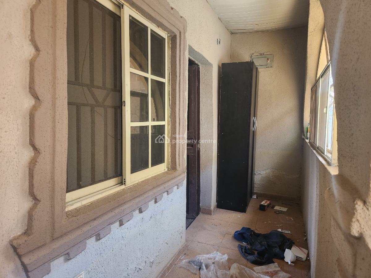 Strategic 3 Bedroom Bungalow with a Bq Near The Road, Olusoji Avenue Near Akala Express, Oluyole Extension Ibadan, Ibadan, Oyo, Detached Bungalow for Sale