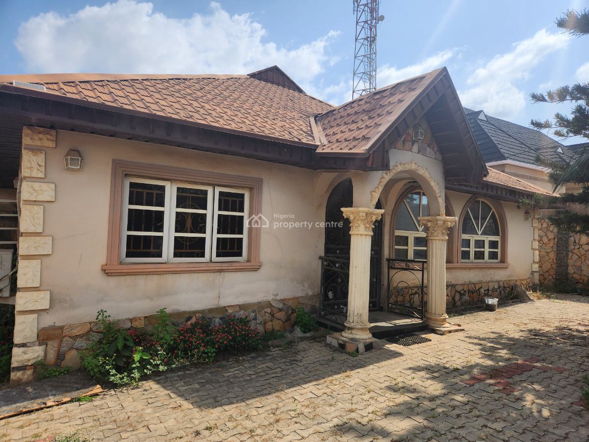 Strategic 3 Bedroom Bungalow with a Bq Near The Road, Olusoji Avenue Near Akala Express, Oluyole Extension Ibadan, Ibadan, Oyo, Detached Bungalow for Sale