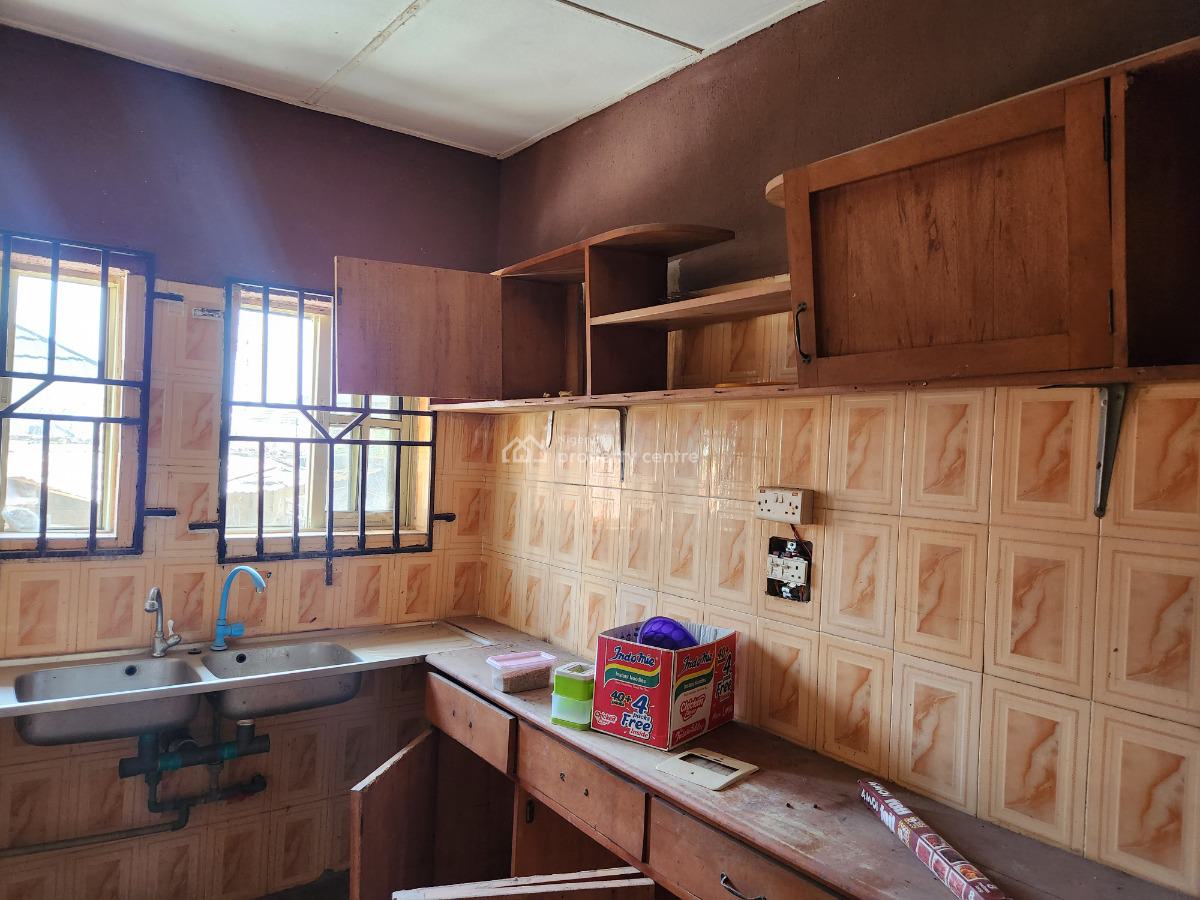 Strategic 3 Bedroom Bungalow with a Bq Near The Road, Olusoji Avenue Near Akala Express, Oluyole Extension Ibadan, Ibadan, Oyo, Detached Bungalow for Sale