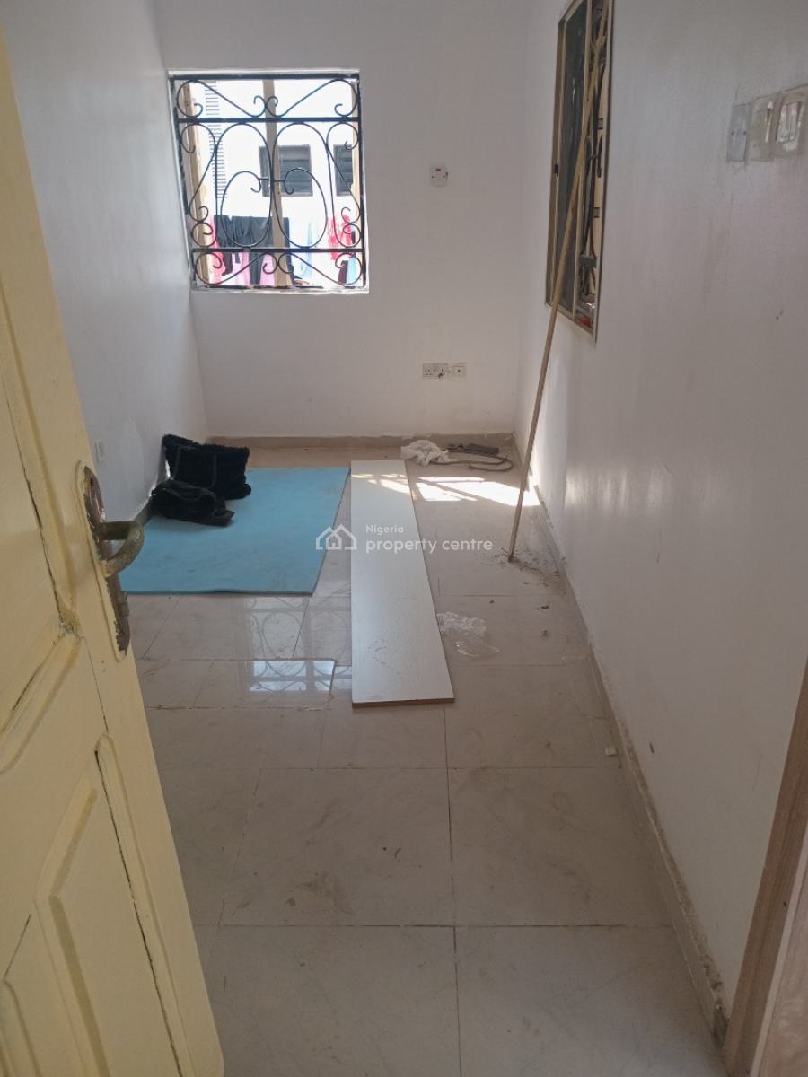 a Luxurious Standard Bq Apartment in a Topnotch Estate, Chevron Drive Lagos State, Lekki, Lagos, Self Contain (single Rooms) for Rent