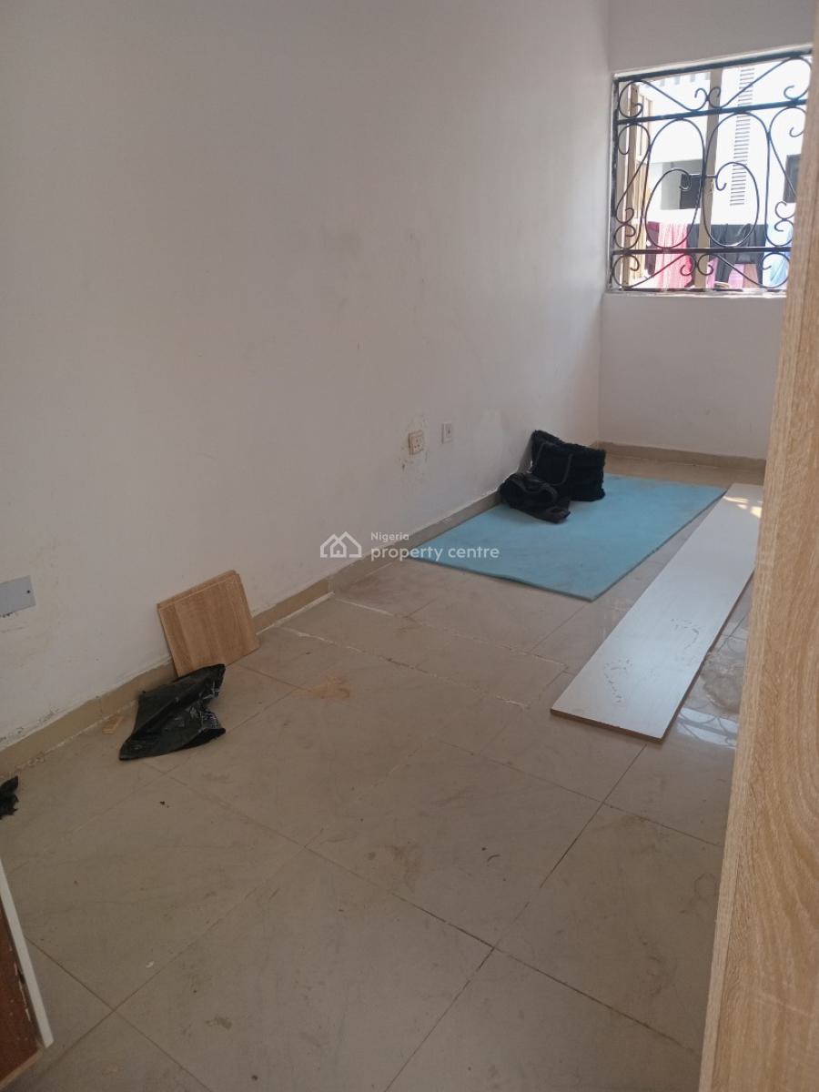 a Luxurious Standard Bq Apartment in a Topnotch Estate, Chevron Drive Lagos State, Lekki, Lagos, Self Contain (single Rooms) for Rent