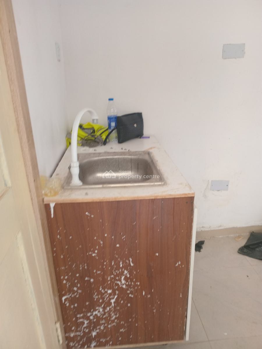 a Luxurious Standard Bq Apartment in a Topnotch Estate, Chevron Drive Lagos State, Lekki, Lagos, Self Contain (single Rooms) for Rent