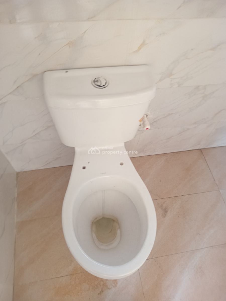 a Luxurious Standard Bq Apartment in a Topnotch Estate, Chevron Drive Lagos State, Lekki, Lagos, Self Contain (single Rooms) for Rent