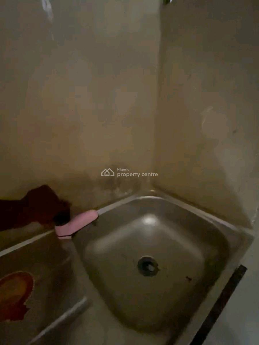 a Studio Apartment, Off Morocco Road, Shomolu, Lagos, Self Contain (single Rooms) for Rent
